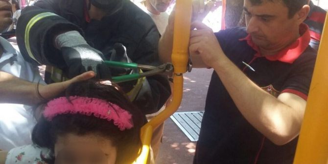 Salıncakta Sıkışan Çocuğu İtfaiye Kurtardı