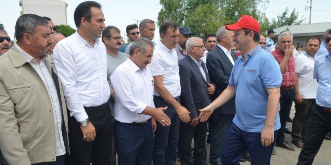 Iğdır’da 30 Metrelik Bayrak Göndere Çekildi