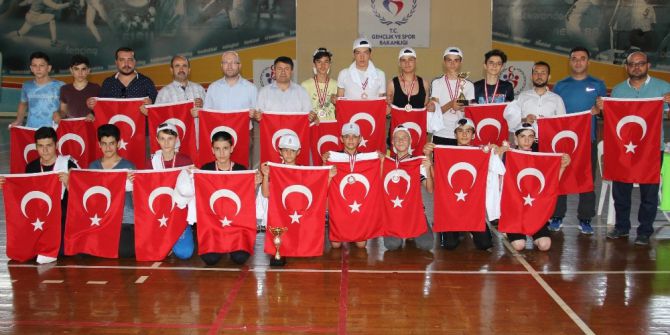 Şampiyonluk Kupasını Şehitlere Hediye Ettiler