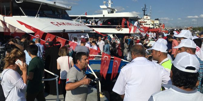 Vatandaşlar Deniz Yoluyla 15 Temmuz Şehitler Köprüsüne Hareket Etti