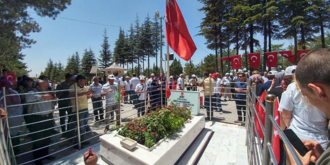Kahraman Şehit Halisdemir’in Kabrine Ziyaretçi Akını