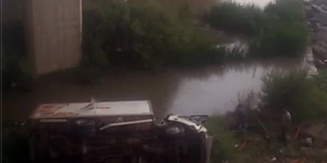 Kars’ta Kamyon Köprüden Uçtu: 1 Ölü, 1 Yaralı