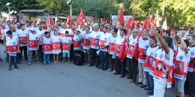 Şehitlerin İsimlerinin Ve Fotoğrafların Bulunduğu Önlüklerle Açıklama Yaptılar