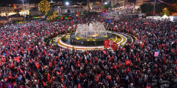 Sivas’ta Binler Sokağa Döküldü