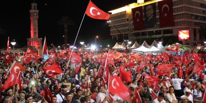 İzmirliler Meydanı Doldurdu