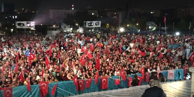 Tbmm Önünde Vatandaşlar Toplanmaya Başladı