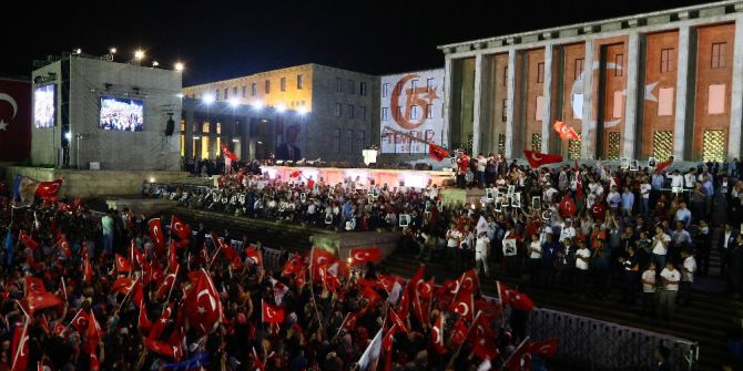 Binlerce Vatandaş Erdoğan’ın Meclis’e Gelişini Bekliyor