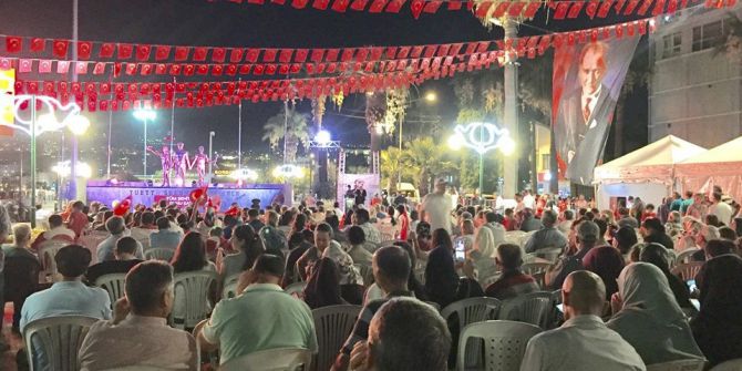 Kuşadası’nda 15 Temmuz Milli Birlik Yürüyüşü