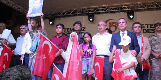 Adıyaman’da Halk 7’den 70’e Meydanlarda