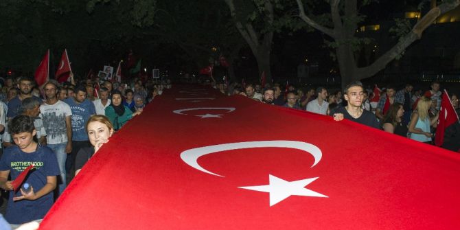 Başkent’te Dev Türk Bayrağı Eşliğinde “Milli İrade’ye Saygı Yürüyüşü”