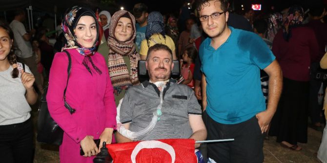 Solunum Cihazlarıyla Meydanlara İndi