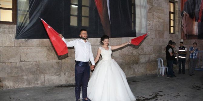 Düğünden Çıkıp Nöbete Geldiler