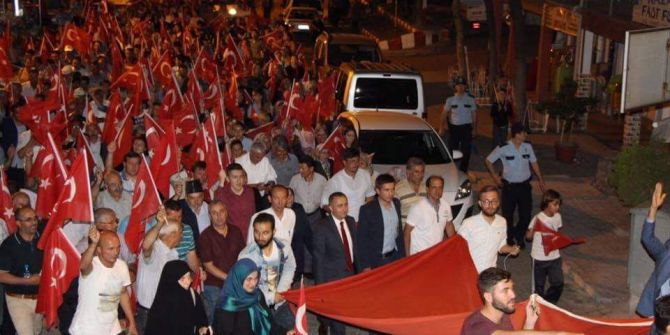 Şaphaneliler Demokrasi İçin Yürüdü