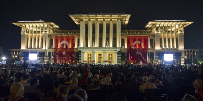 Cumhurbaşkanlığı Külliyesi Önünde Heyecanlı Bekleyiş