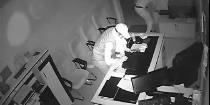 Okula Giren Hırsızlar Kameralara Yansıdı