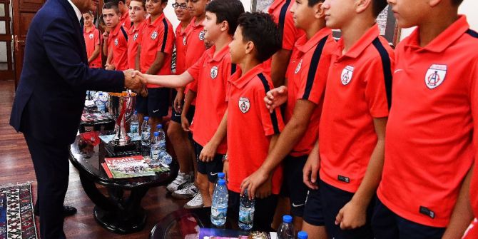 Şampiyon Kupayla Geldi