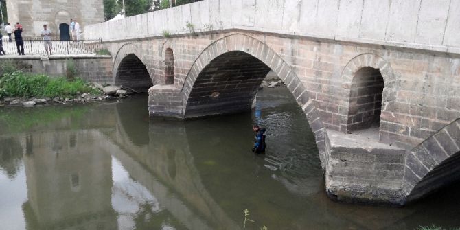 Kırkpınar’da Polisler Didik Didik Bomba Aradı