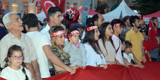 15 Temmuz Demokrasi Ve Milli Birlik Günü Programına Çocuklardan Yoğun İlgi