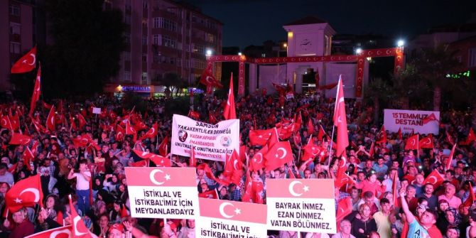 Darıca’da On Binler Demokrasi Nöbetinde Buluştu