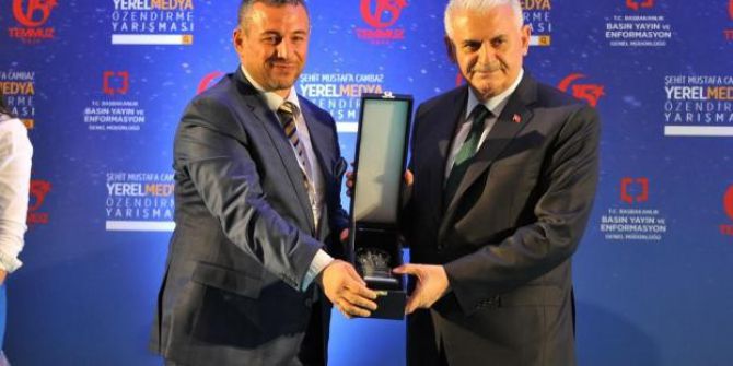 Haber’de Türkiye Birincisi Olan Mehmet Demir’in Ödülünü Başbakan Yıldırım Verdi