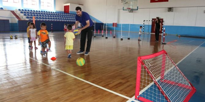 Minikler Spor Yapmanın Keyfini Yaşıyor