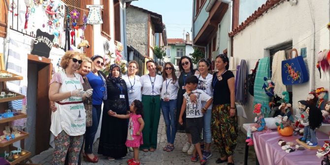 Tarihi Sokakta El Emeği Ürünler Sergilendi