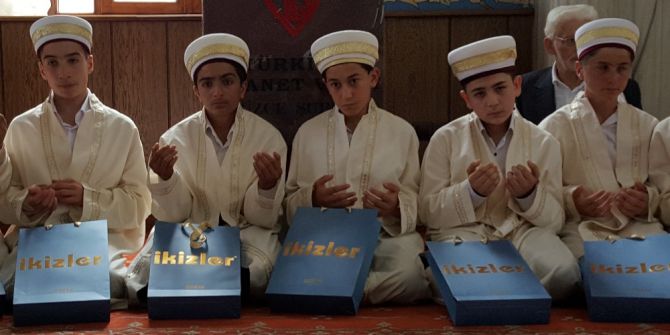 Hafızlar İcazetlerini Dualarla Aldı