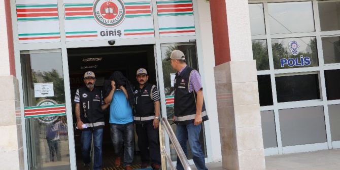 Meslektaşlarını Ve Vatandaşları Şok Eden Polis Tutuklandı