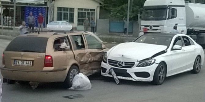 Sungurlu’da İki Otomobil Çarpıştı : 7 Yaralı