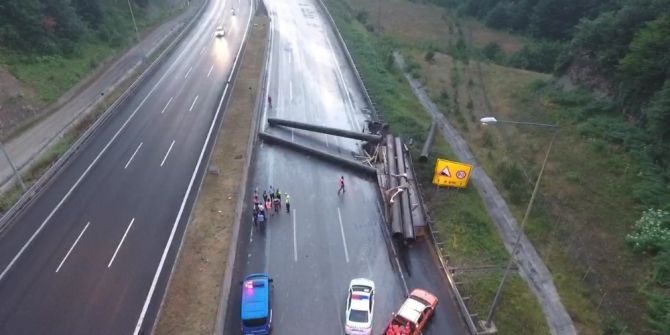 Tem Otoyolu Trafiğe Kapandı