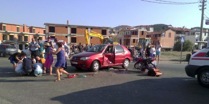 İzmir’de Otomobil İle Motosiklet Çarpıştı: 1 Ölü, 2 Yaralı