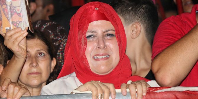 Demokrasi Nöbetinde ’30 Kuş’ Şiiri Okundu, Katılanlar Gözyaşlarına Hakim Olamadı