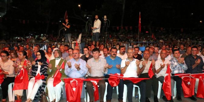 Demokrasi Nöbetinin İkinci Gününde Antalya’da Meydanlar Boş Kalmadı
