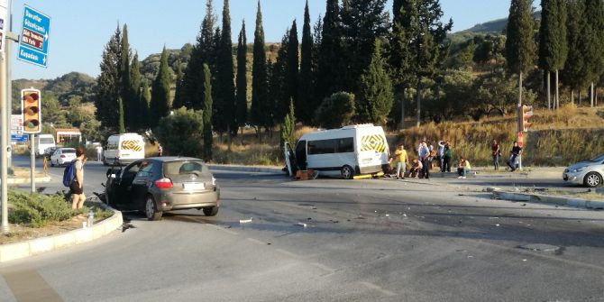Söke’de Kaza; Personel Minibüsü Ve Otomobil Çarpıştı