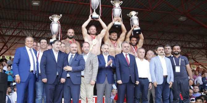 Döşemealtı, Kırkpınar’da İki Başpehlivan Çıkardı