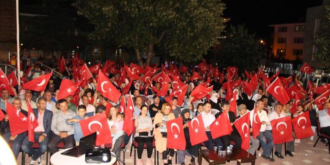 Pazaryeri Halkı 15 Temmuz Gecesi Meydanları Doldurdu