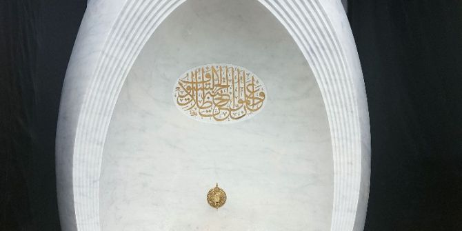 Kan Damlası Ve Gözyaşı Şeklinde Çeşme