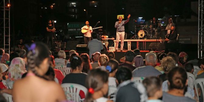 Karşıyaka’da Park Konserlerine Yoğun İlgi