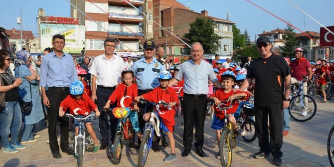 Bozüyük Demokrasi İçin Pedal Çevirdi