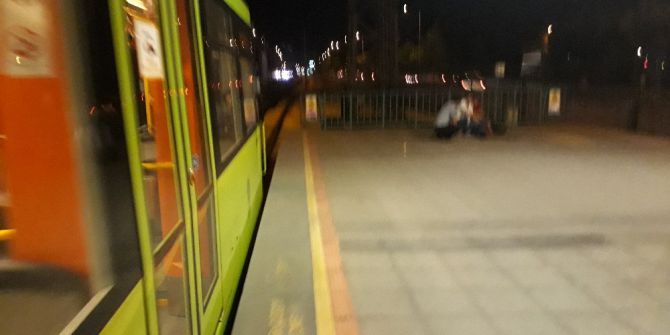 Metroda Bayıldı, Herkesi Ayağa Kaldırdı