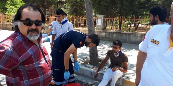 Motosiklet Devrildi: 2 Yaralı