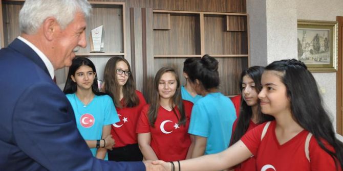 ‘Bizim Türkümüz’ Heyeti Müdür Elmalı’yı Ziyaret Etti