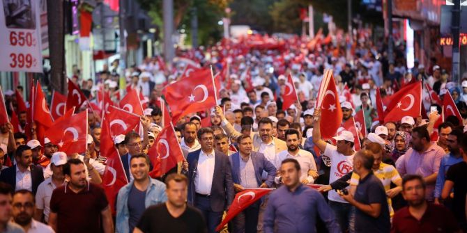 Onbinler, Şeref Meydanı’nda Demokrasiye Sahip Çıktı