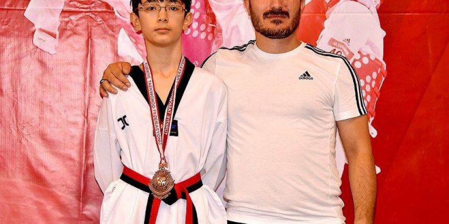 Belediye Gençlikspor Madalya İle Döndü