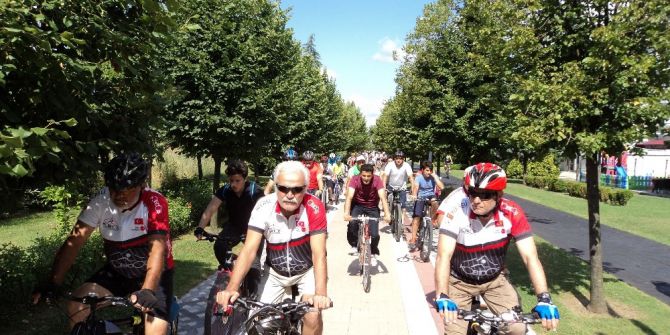 Pedallar Demokrasi Şehitleri İçin Çevrildi