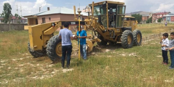 Çaldıran’da Yol Açma Çalışması