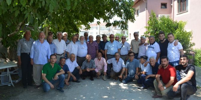 49 Yıllık Asker Arkadaşları Sosyal Medya Sayesinde 15 Yıldır Bir Araya Geliyor