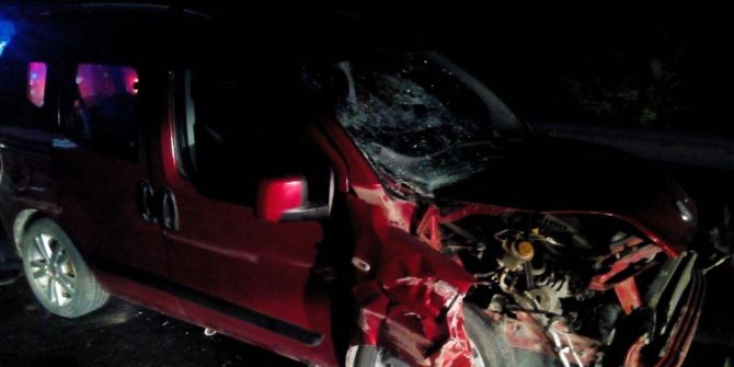 Otomobil Bariyerlere Çarptı, 4 Yaralı