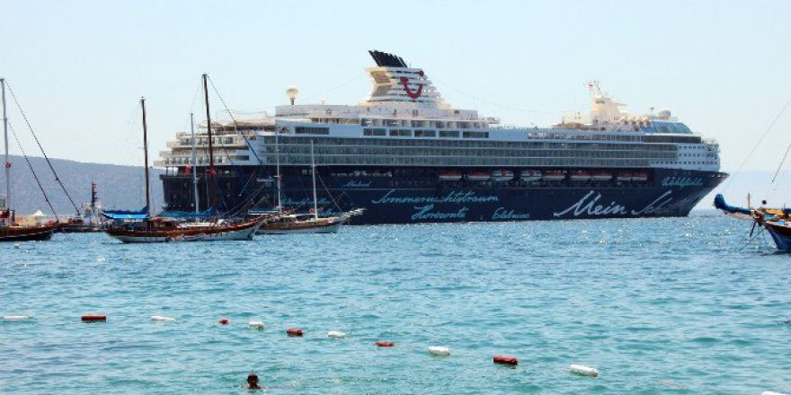 Yaklaşık 3 Bin Turist Bodrum’a Akın Etti