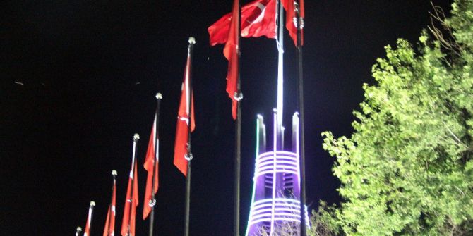 Akdağmadeni’nde Türk Bayrağı Şehitler Anısına Göndere Çekildi